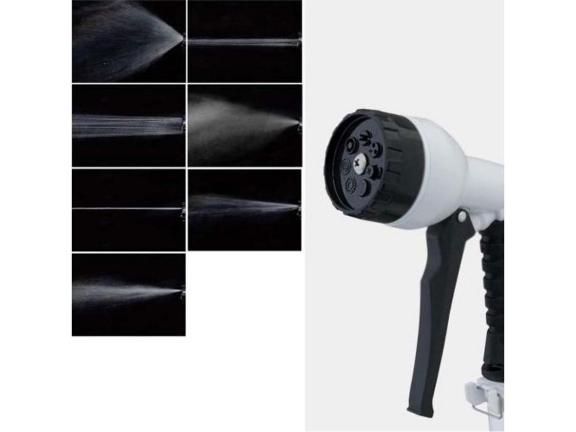 Giá treo tường giúp cất gọn nhanh, giữ khu vực sử dụng ngăn nắp.