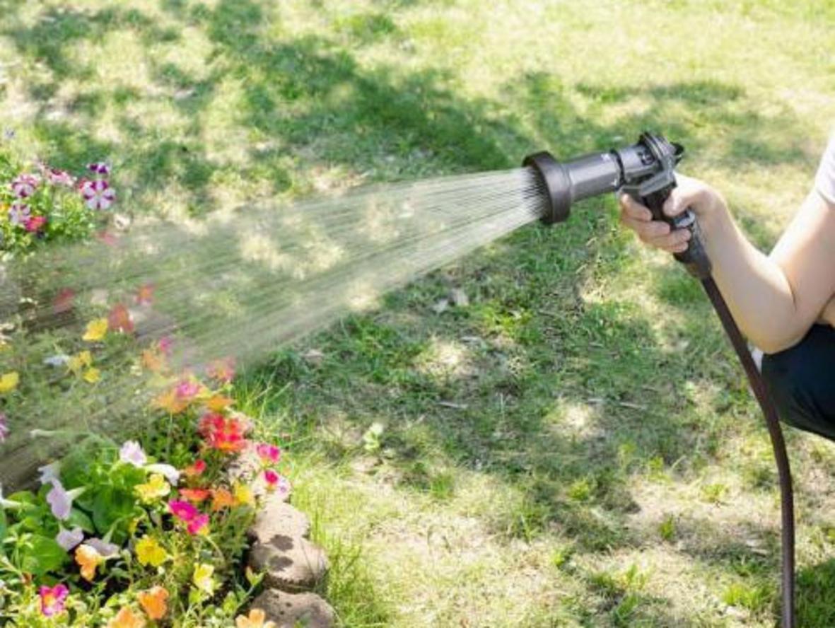 Các chi tiết kỹ thuật của Takagi R330TBR được thiết kế để kéo, cuộn và tưới thuận tiện hơn.