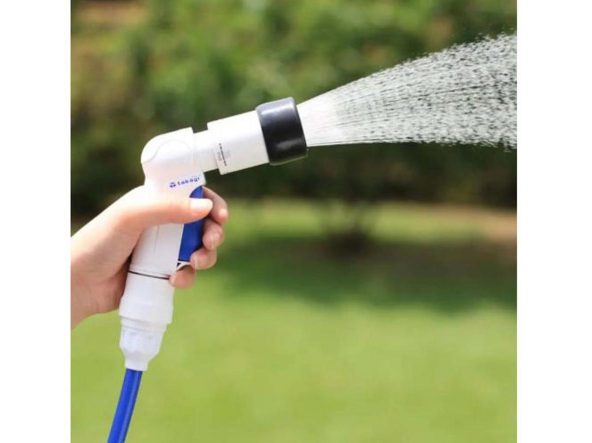 Vòi phun 4 chế độ giúp tưới linh hoạt cho nhiều loại cây.