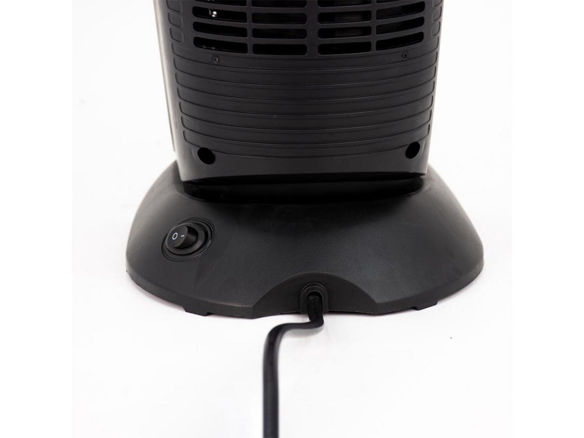 Công suất 1.500W và góc quay 70 độ giúp phủ ấm hiệu quả.