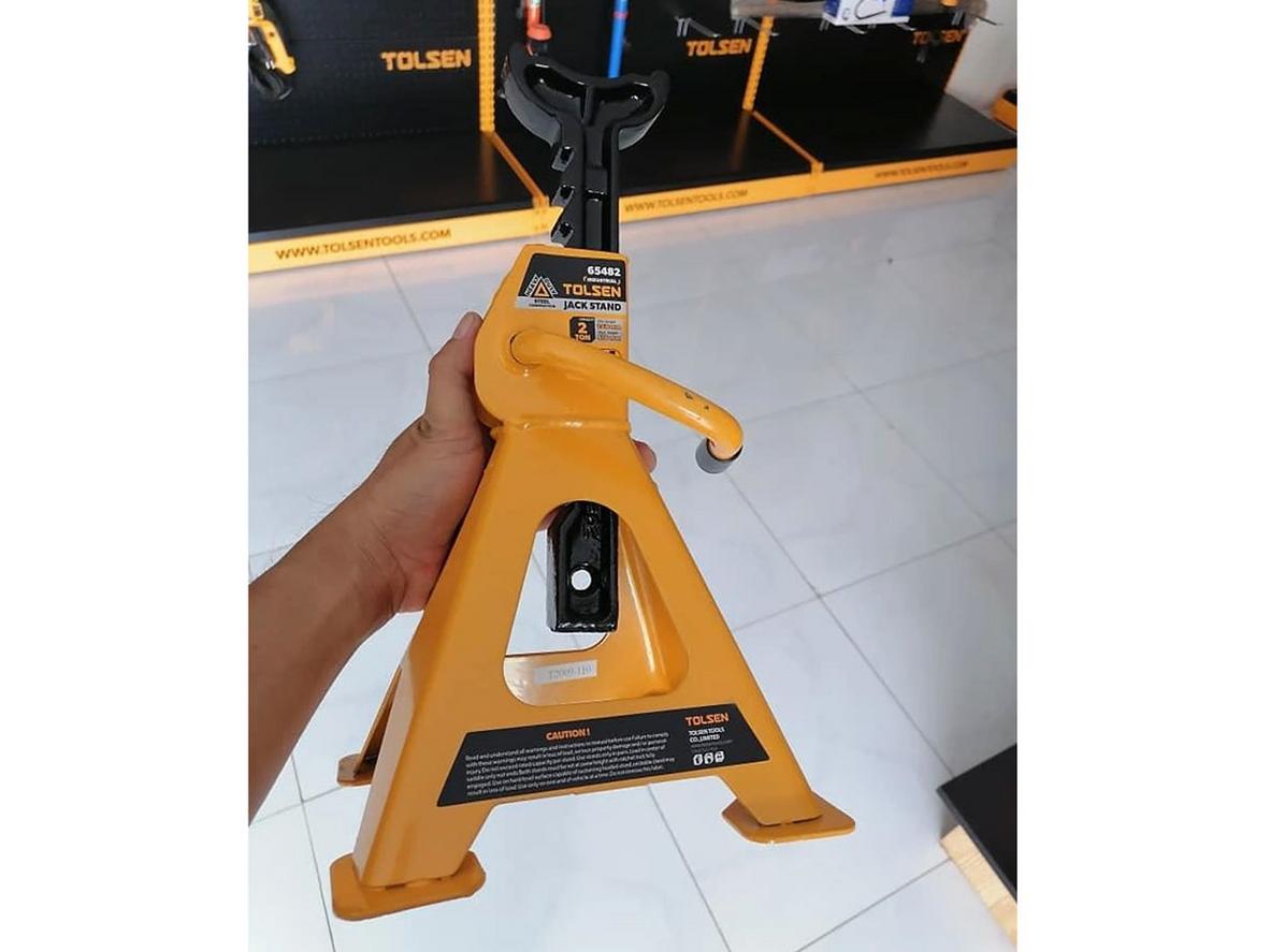 Thông số nổi bật giúp Tolsen 65482 phù hợp cho kê đỡ xe an toàn.