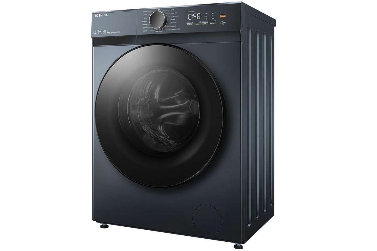 Dung tích 11kg giúp giặt nhiều đồ trong một lần, phù hợp gia đình 4–7 người.
