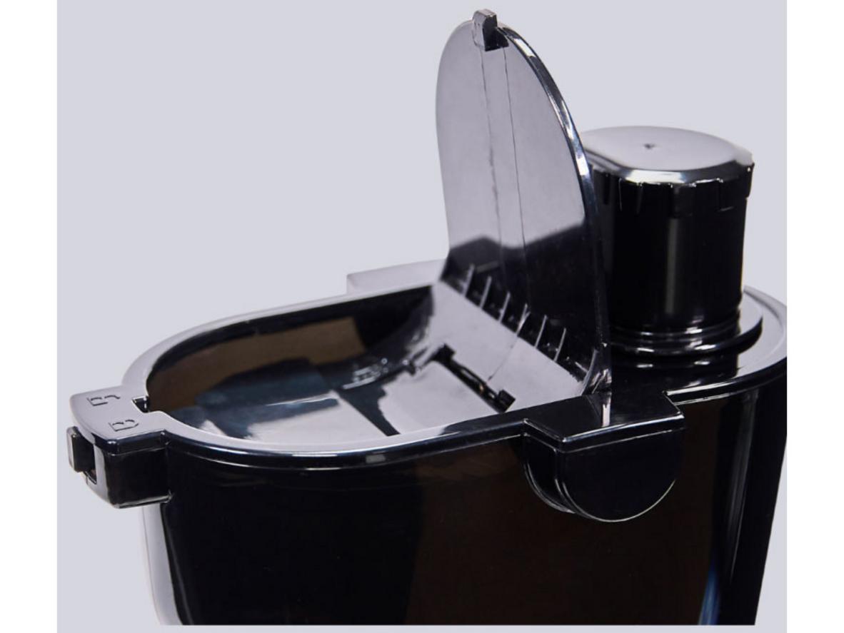 Tritan, cối 400ml và chân đế chống trượt tạo cảm giác chắc chắn.