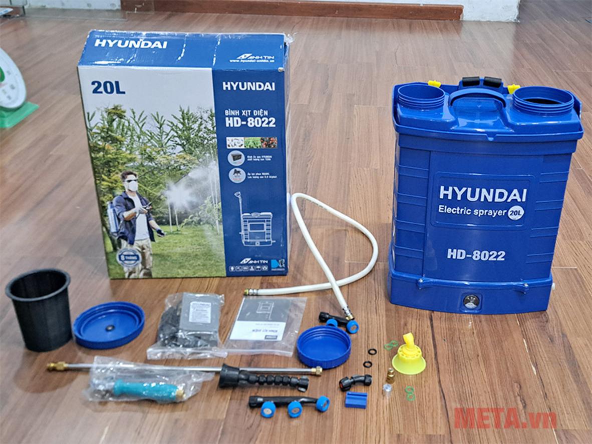 Một máy đáp ứng nhiều nhu cầu: phun thuốc, tưới cây và khử khuẩn.