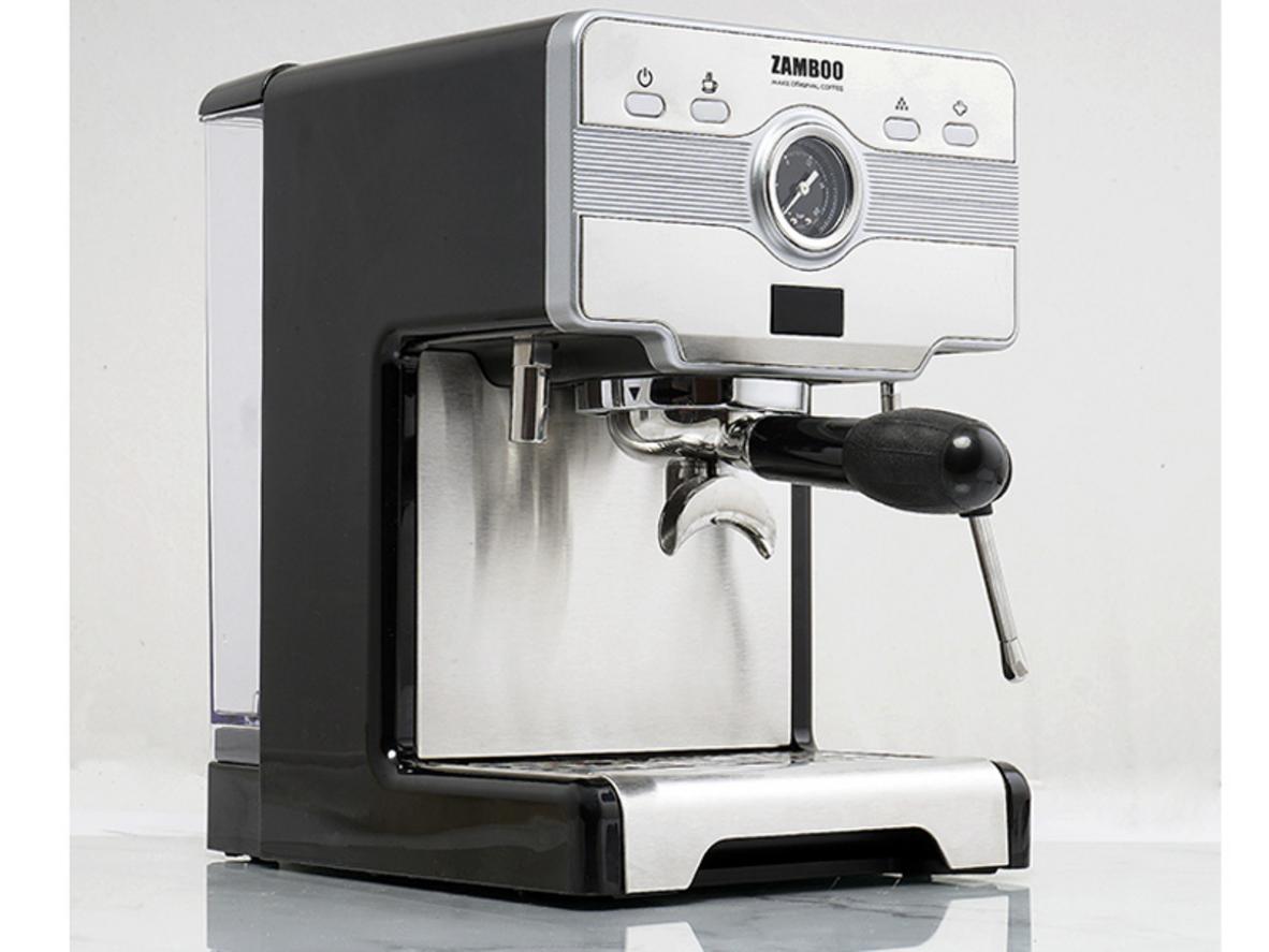 Vòi đánh sữa và vòi nước nóng giúp ZB-99PRO pha cappuccino, latte tiện hơn.