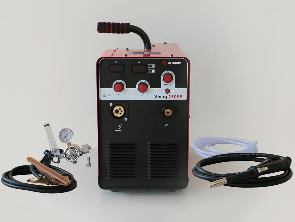 Nguồn 220V 1 pha giúp máy dễ triển khai trong xưởng cơ khí nhỏ.
