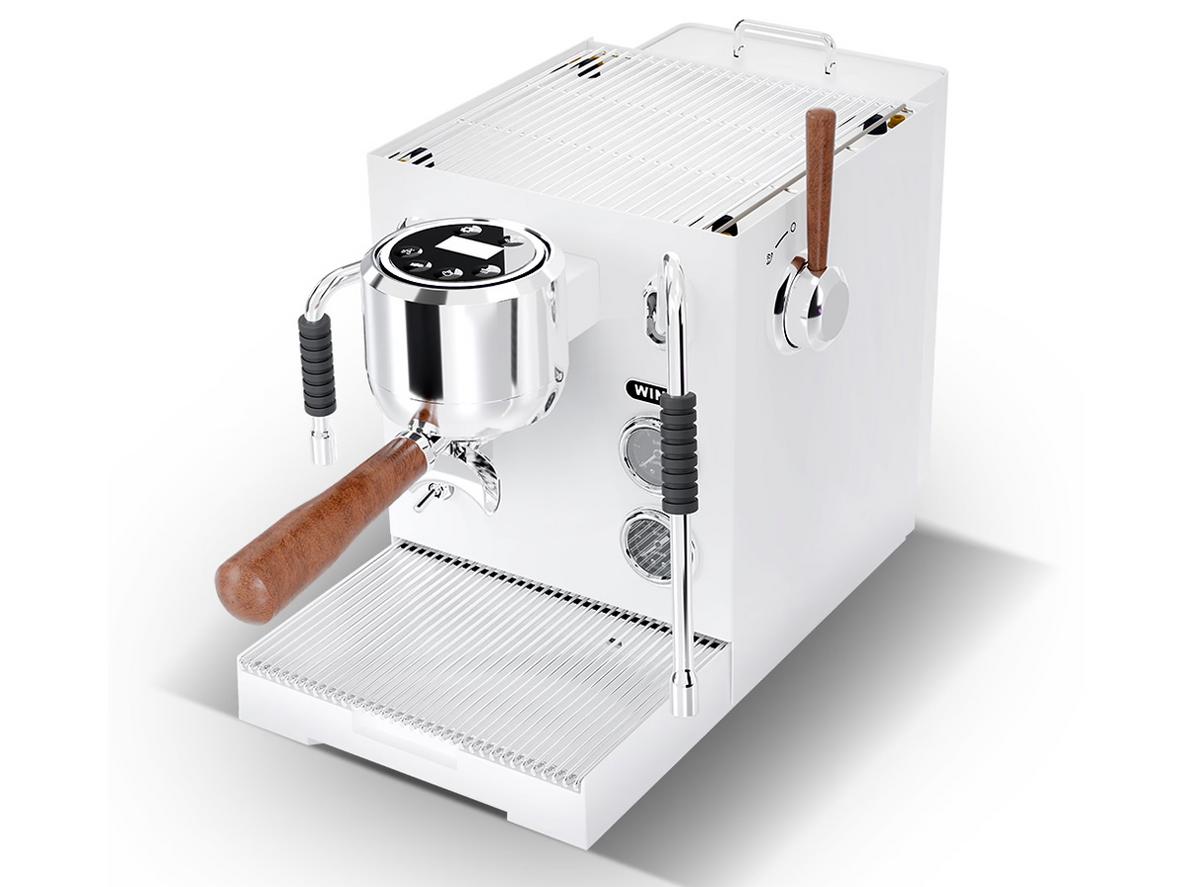 3 boiler độc lập giúp EM56 đa nhiệm và phục vụ nhanh hơn.