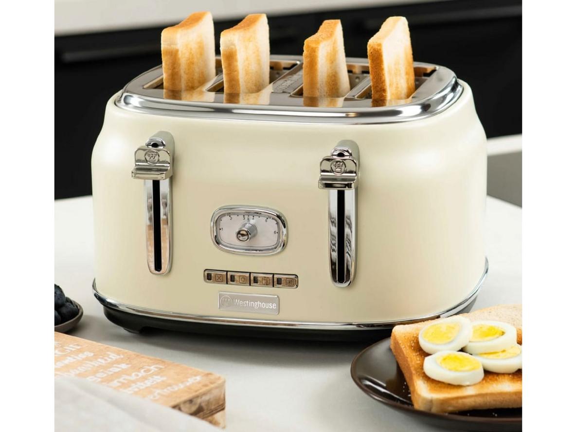 Nút bấm điều khiển giúp thao tác dễ hiểu và nhanh chóng.