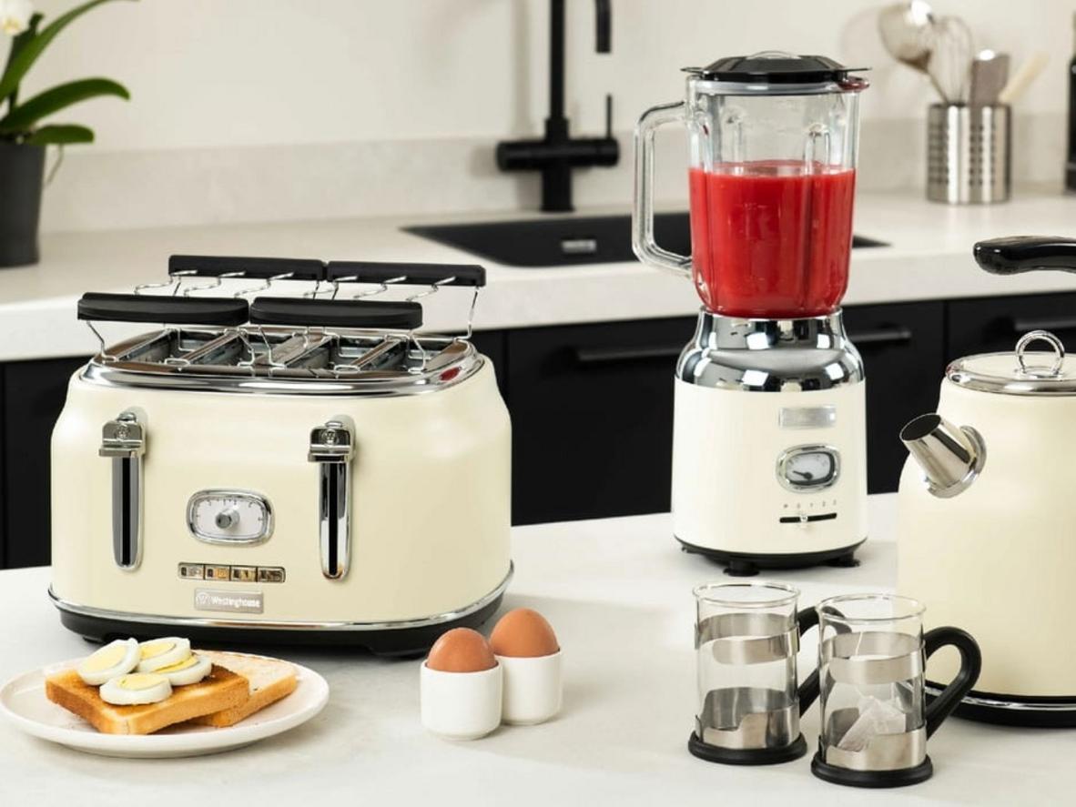 Phong cách Retro giúp chiếc toaster trở thành điểm nhấn nổi bật trong bếp.