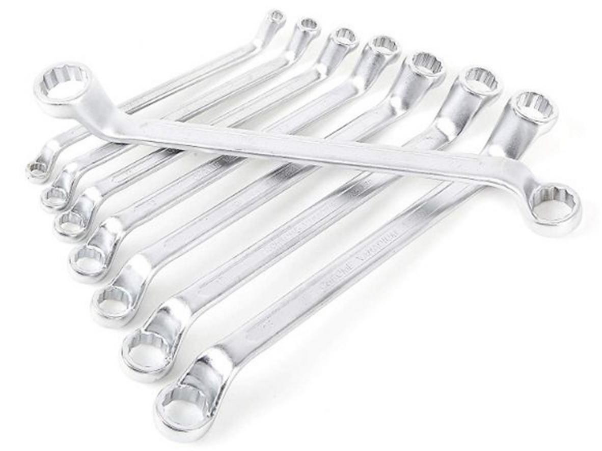 Đầu vòng ôm ốc chắc, thiết kế lệch góc hỗ trợ thao tác gọn trong không gian hẹp.
