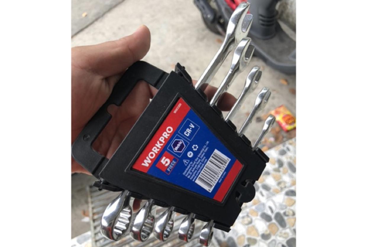 Workpro W003308 gồm 5 cây cờ lê hệ mét, thiết kế 2 đầu miệng-vòng linh hoạt.
