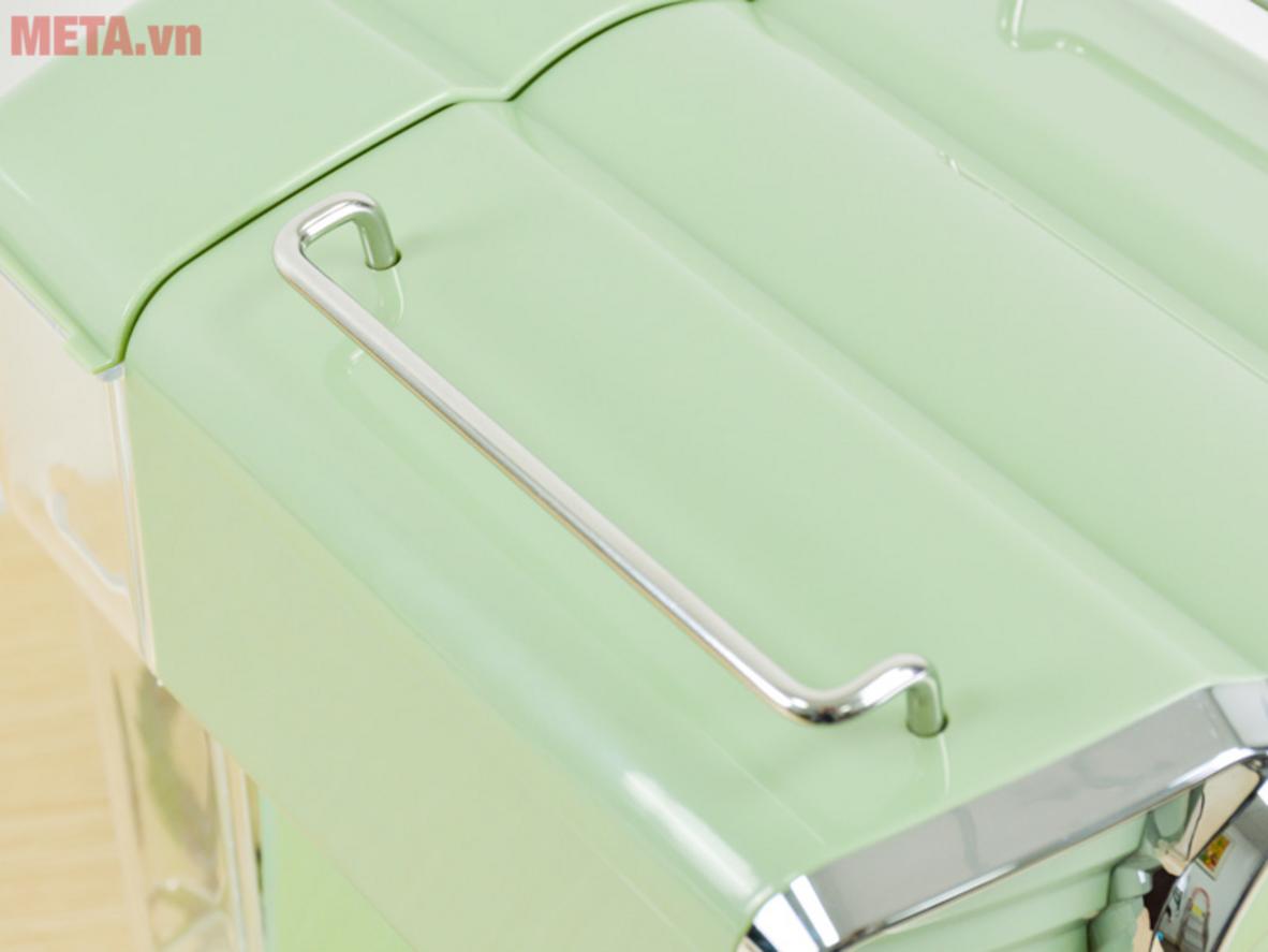 Công suất 1.350W giúp máy gia nhiệt nhanh và ổn định hơn.