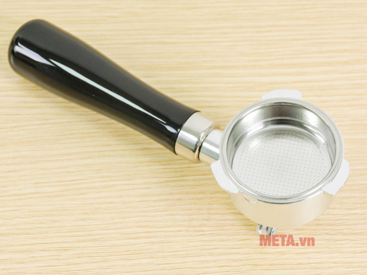 Vòi đánh sữa inox hỗ trợ pha Cappuccino và Latte mịn hơn.
