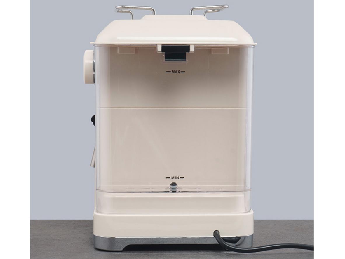 Bình nước 1,5 lít giúp máy pha cà phê Zamboo ZB-92CF dùng tiện hơn.