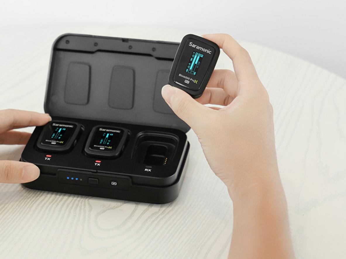 Công nghệ 2.4GHz giúp Blink500 ProX B2 truyền ổn định khi di chuyển.