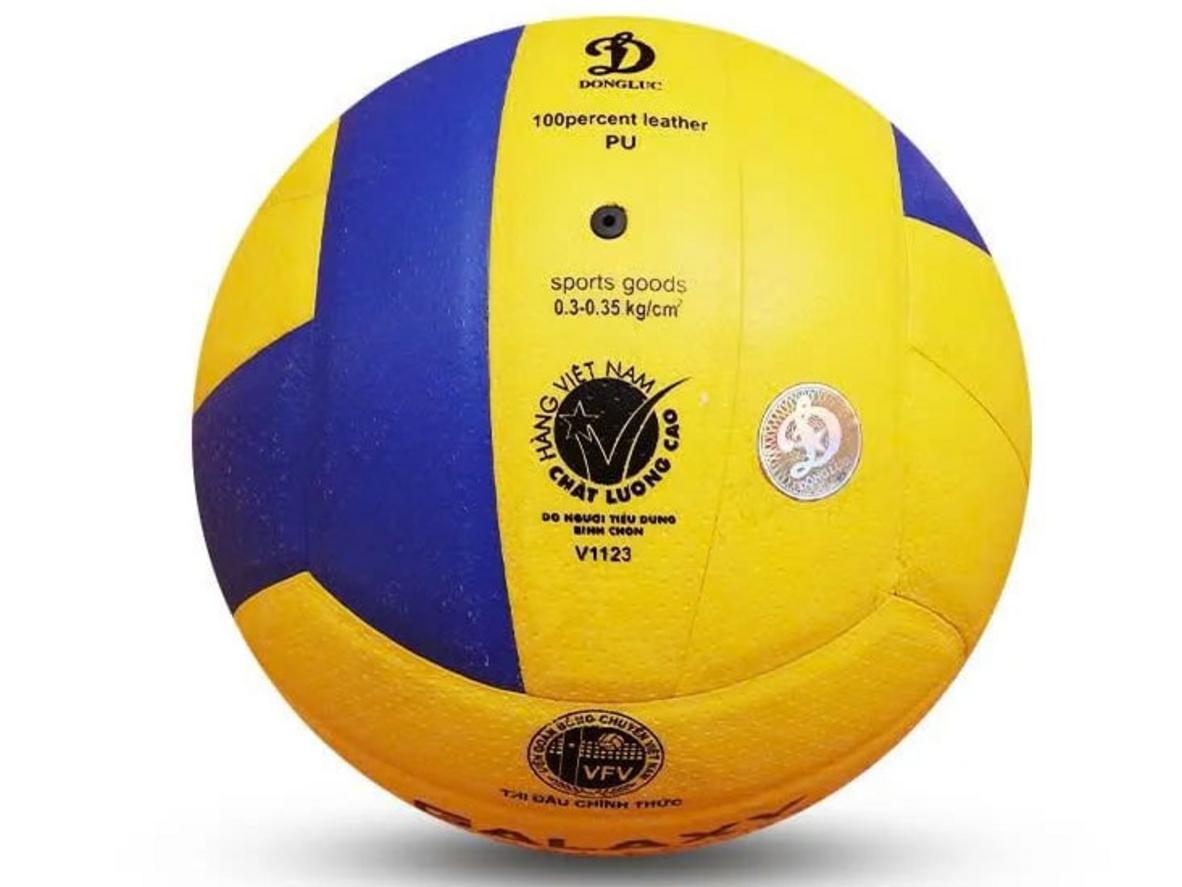 Trọng lượng 260–280 g cho cảm giác cầm nắm cân bằng và độ nảy ổn định.