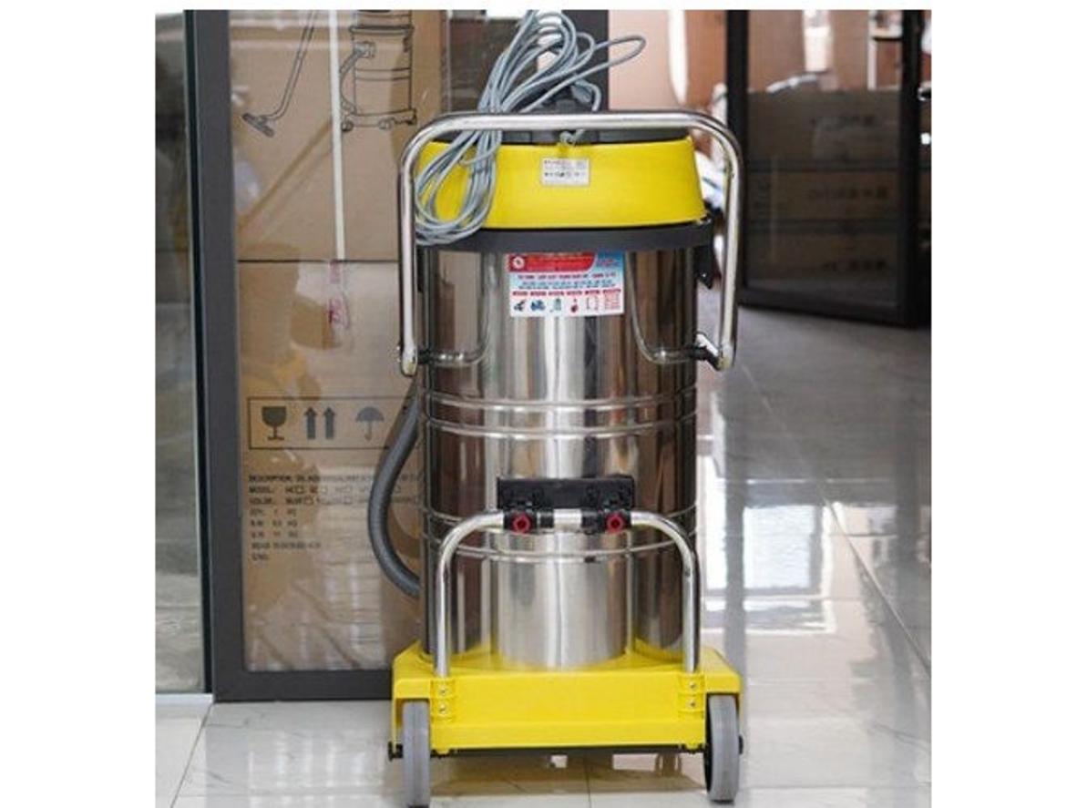 3 motor Ametek giúp Pertek PT100JP đạt công suất 5.400W và lực hút ổn định.