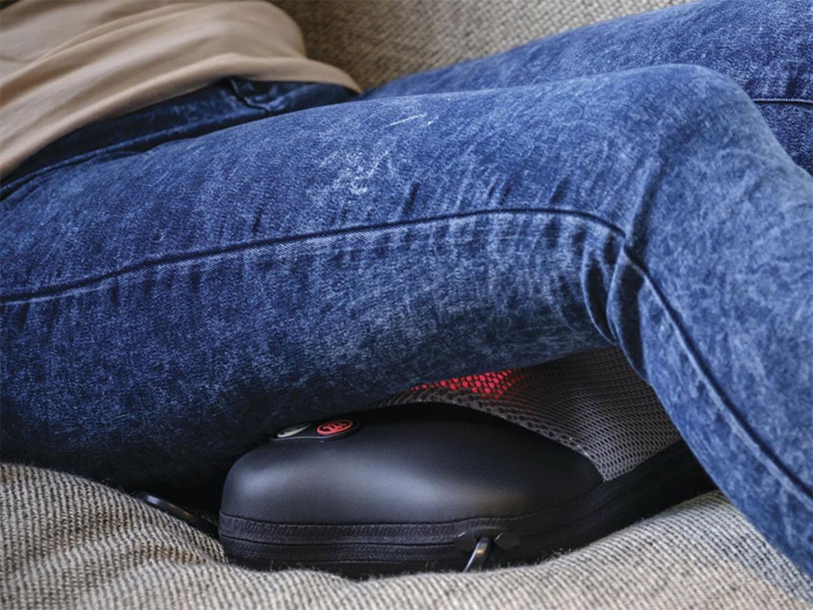 4 bi lăn Shiatsu kết hợp nhiệt hồng ngoại hỗ trợ thư giãn sâu vùng cổ vai gáy.