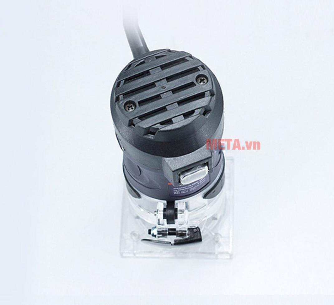 580W và 30.000 vòng/phút giúp Makute TR001-8 xử lý phay cơ bản gọn và nhanh.