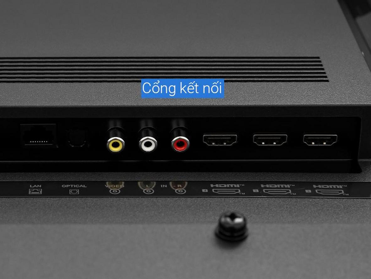 Màn hình 85 inch 4K QLED tạo điểm nhấn mạnh mẽ cho phòng khách lớn.