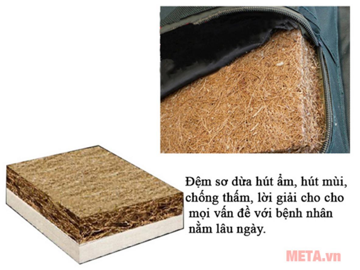 Bàn ăn tháo rời và cọc truyền dịch giúp chăm sóc bệnh nhân tiện lợi hơn.