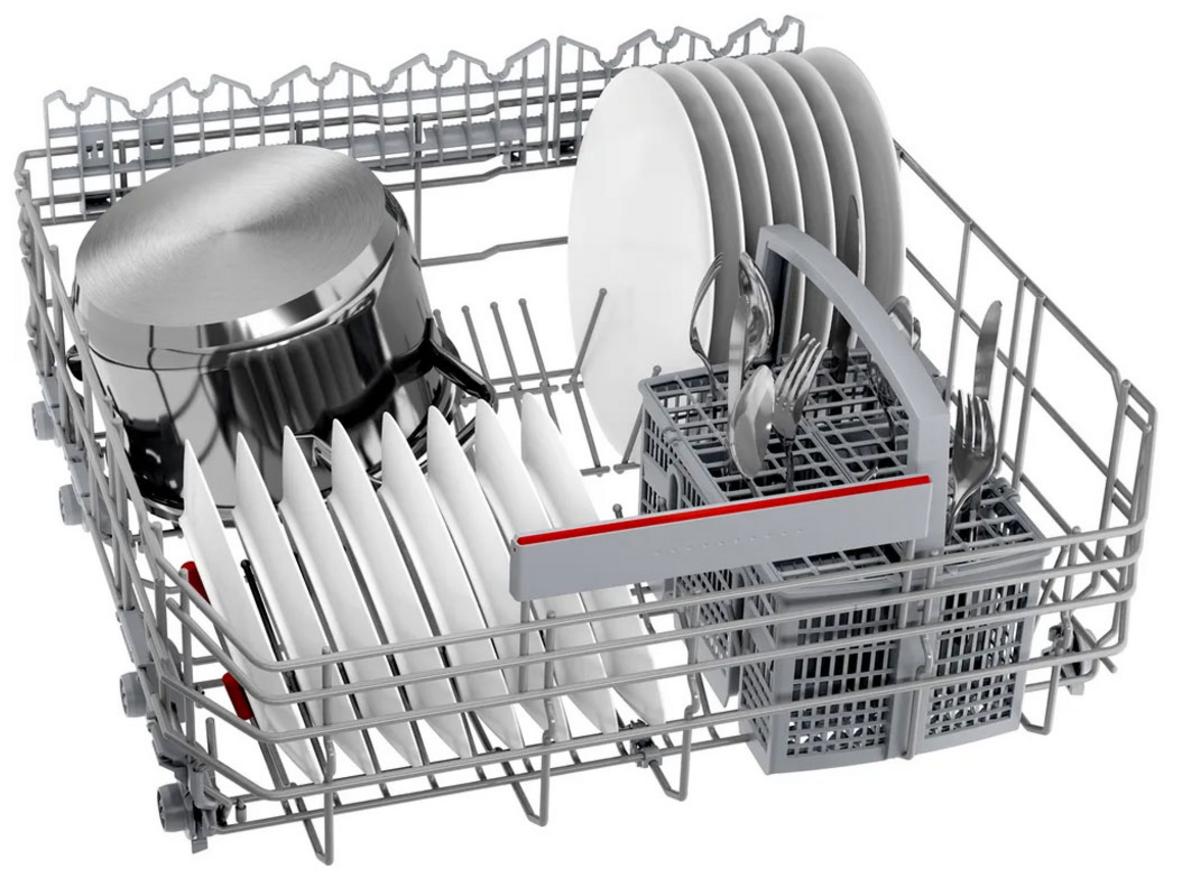 Bảng điều khiển cảm ứng có màn hình hiển thị giúp máy dễ dùng hơn.