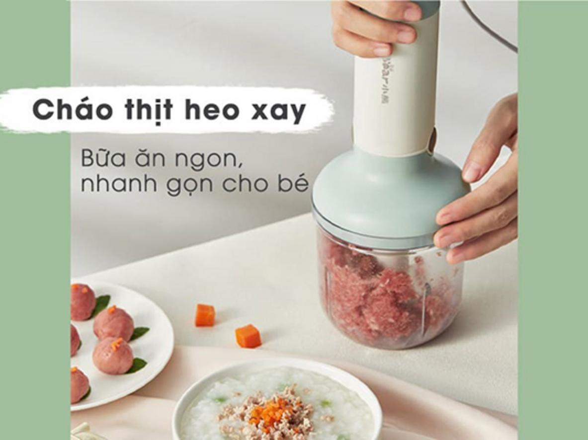 Đầu đánh trứng inox giúp Bear JBQ-B50E1 linh hoạt hơn trong căn bếp.