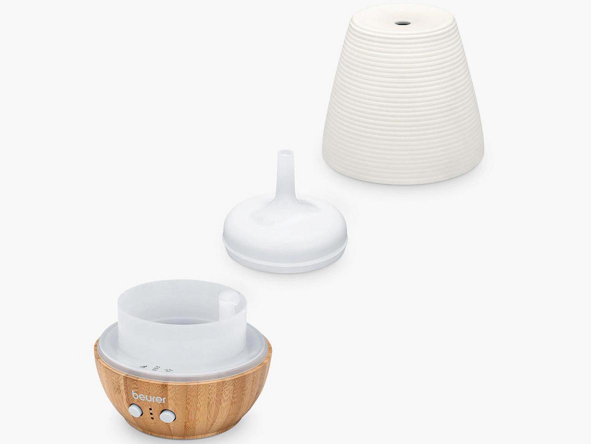 Chất liệu sứ và tre cùng LED đổi màu làm nổi bật vẻ cao cấp.