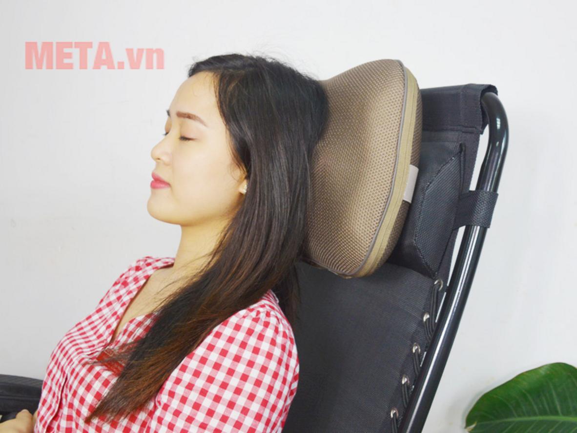 Chức năng hồng ngoại hỗ trợ làm ấm, tăng cảm giác dễ chịu khi massage.