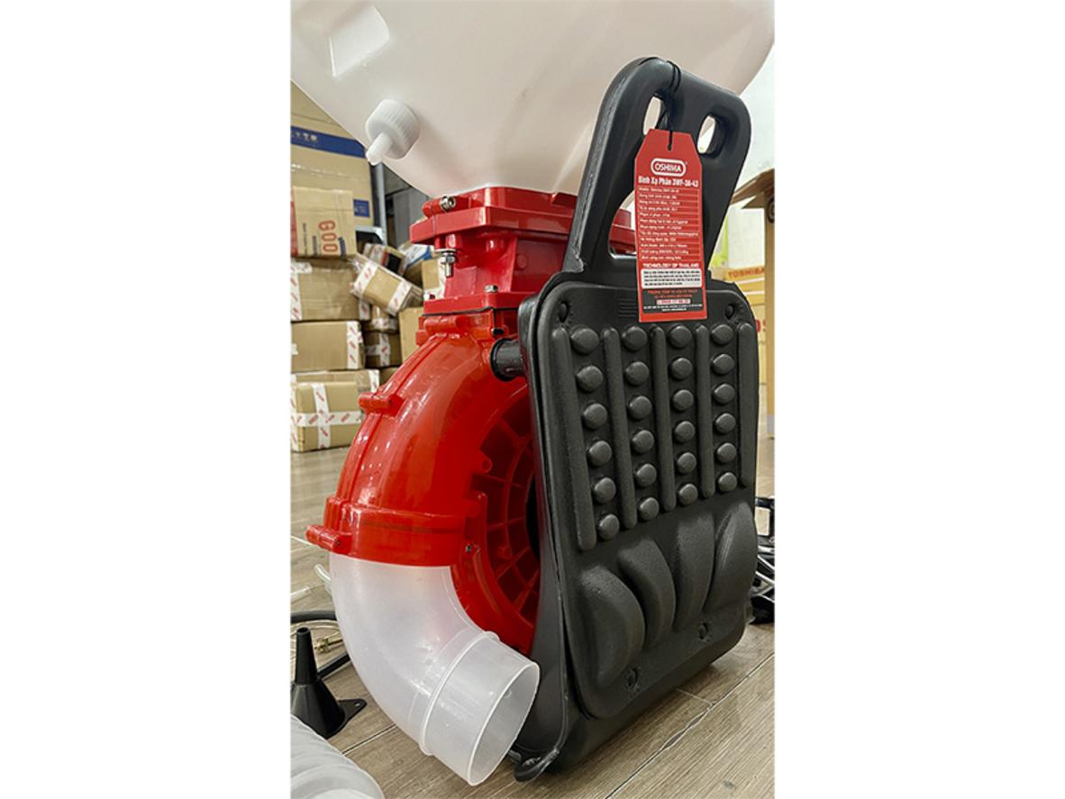 Bình chứa 26 lít giúp OS-43 làm việc lâu hơn, ít phải châm lại.