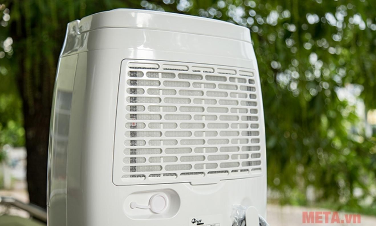 Bình chứa 5,5 lít giúp giảm tần suất đổ nước khi máy vận hành lâu.