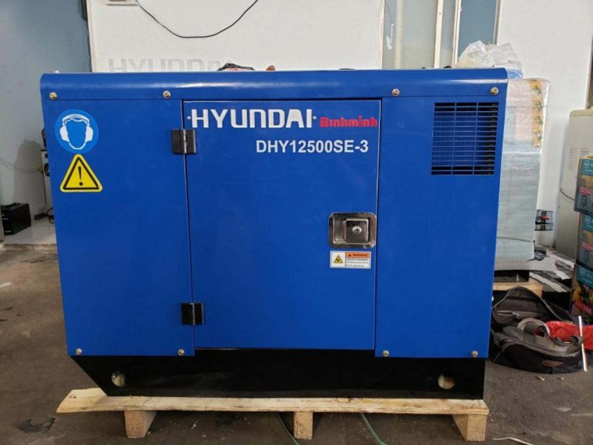 Bình nhiên liệu 60L giúp Hyundai DHY12500SE-3 chạy dài giờ và hạn chế tiếp dầu.