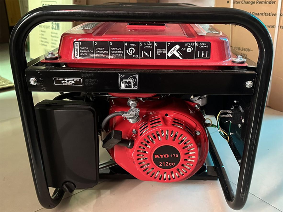Bình xăng 15 lít giúp máy phát điện chạy xăng Kyo Power THG3900KX vận hành dài giờ.