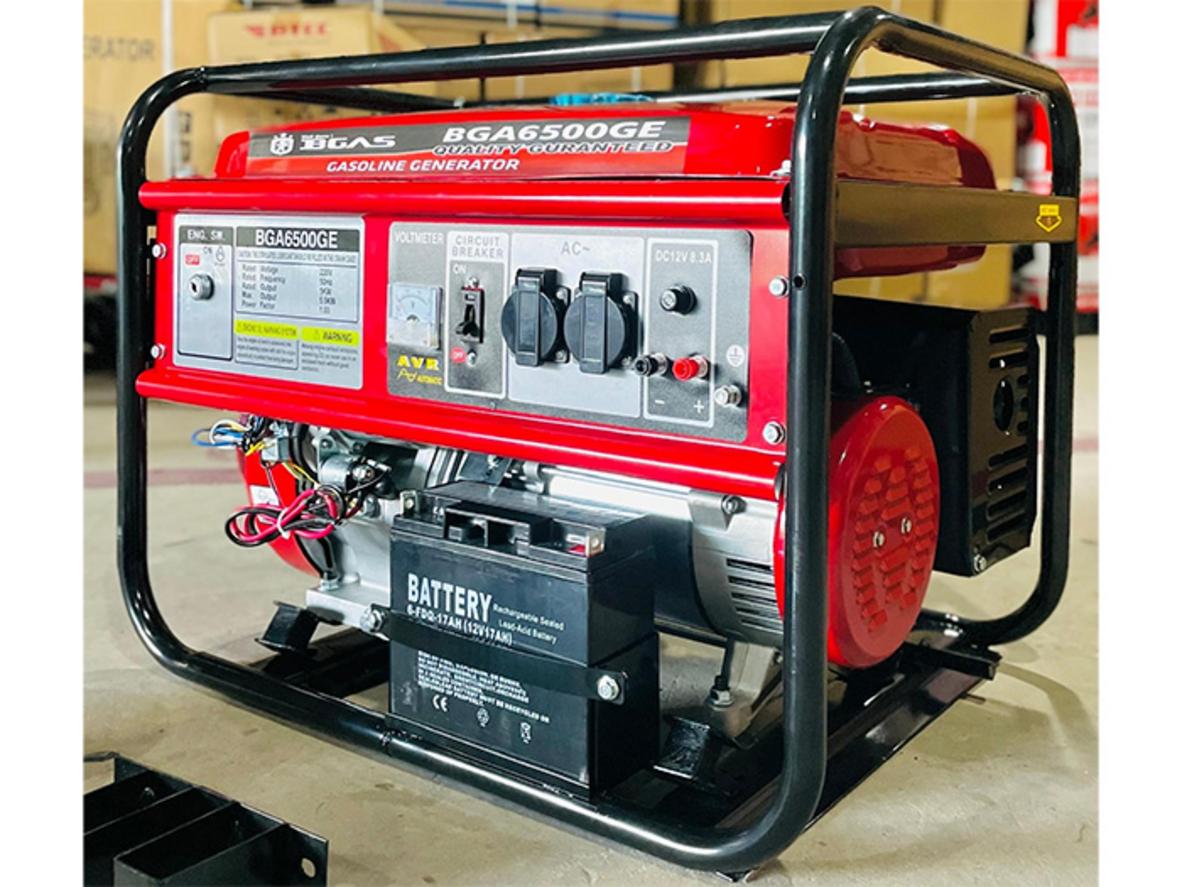 Bình xăng 25 lít hỗ trợ thời gian vận hành dài hơn.