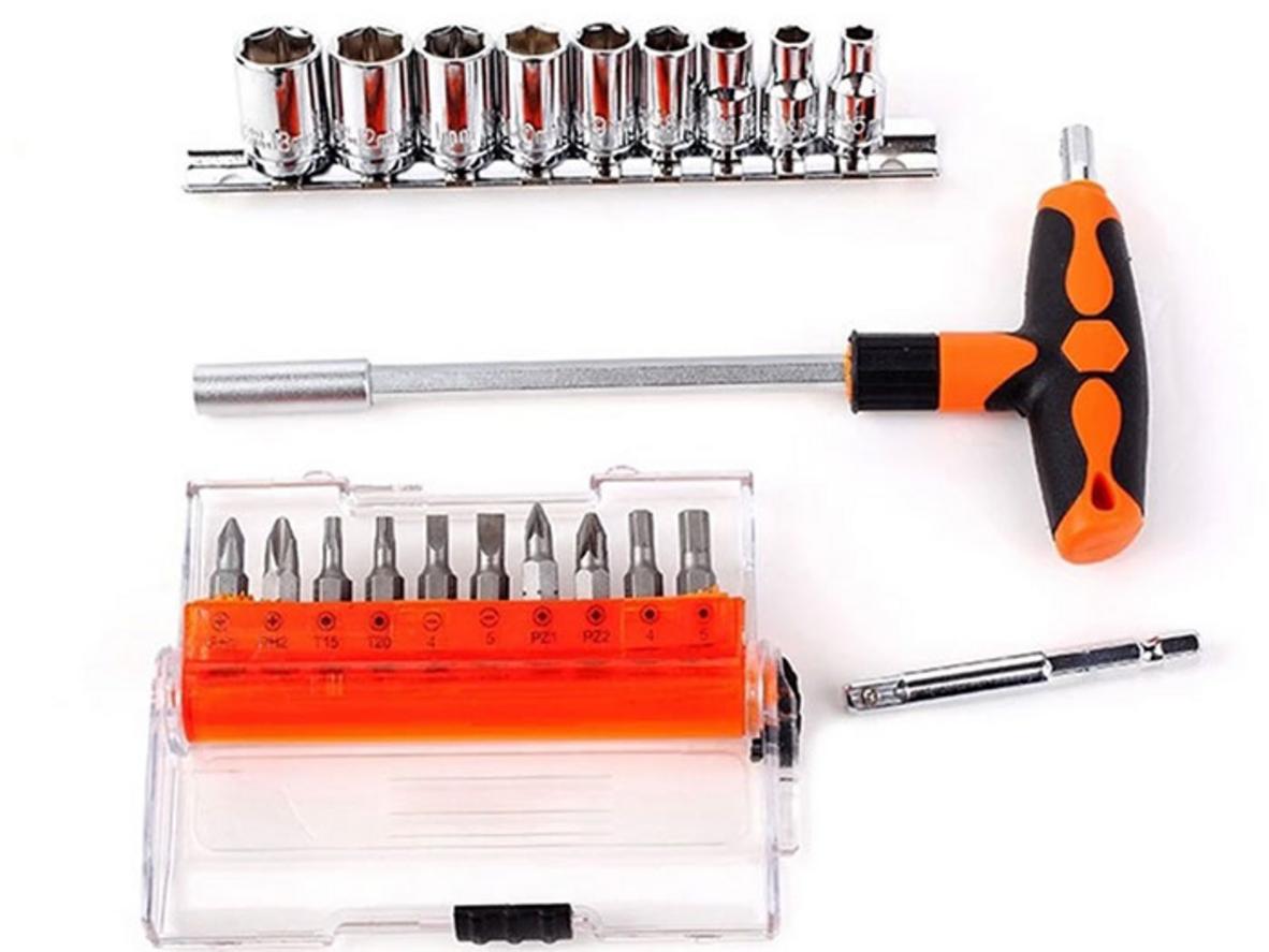 Asaki AK-6357 gồm 21 chi tiết, bố trí gọn trong hộp đựng tiện mang theo.