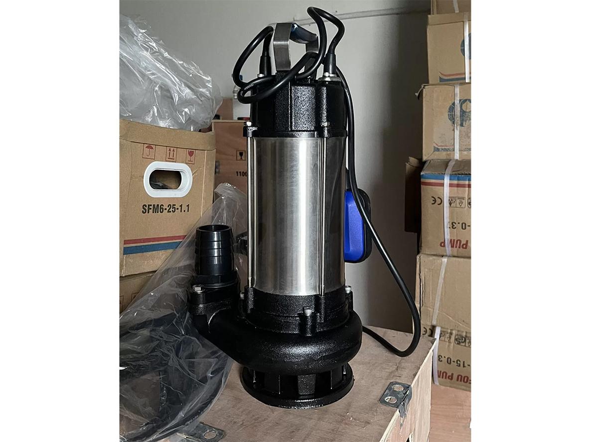 Bơm chìm nước thải Veratti SVM25-15-1.1F/SV25-15-1.1 phù hợp cho hố móng, tầng hầm và thoát nước công trình vừa.