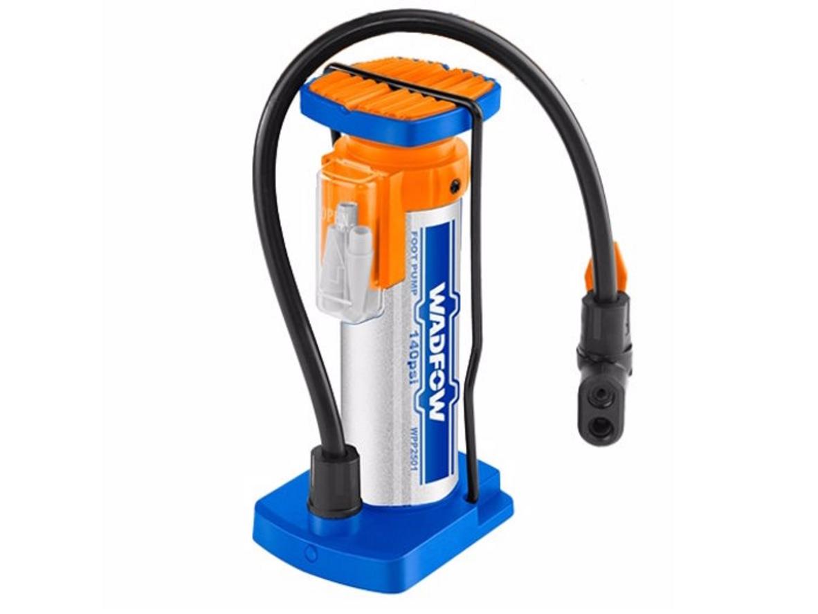 Bơm đạp chân Wadfow WPP2501 gọn nhẹ, bền chắc cho xe đạp, xe máy và bóng thể thao.