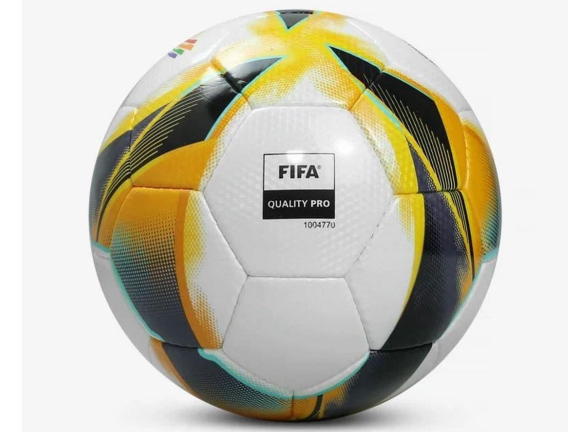 Bóng futsal FS 1.147 với vỏ PU và ruột vecxi latex cho cảm giác chạm ổn định.