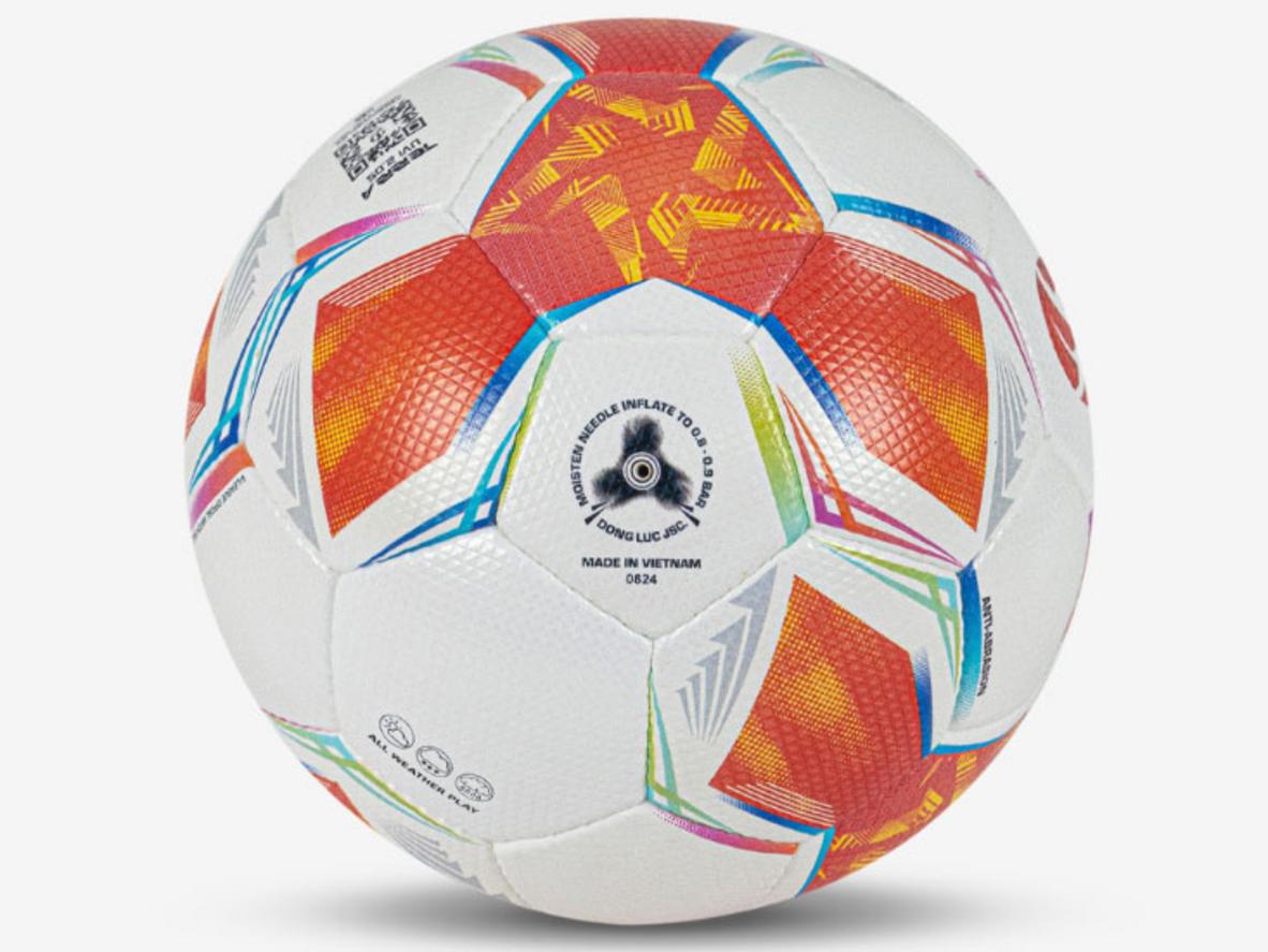 Bề mặt da PU và chi tiết hoàn thiện của bóng đá FIFA Quality UVI 2.05 Terra.