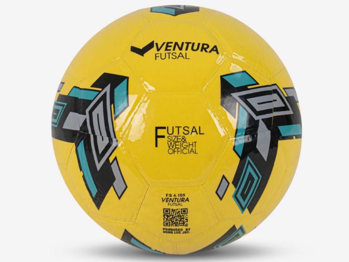 Cận cảnh bề mặt PVC giả da và đường ghép của bóng futsal Ventura.