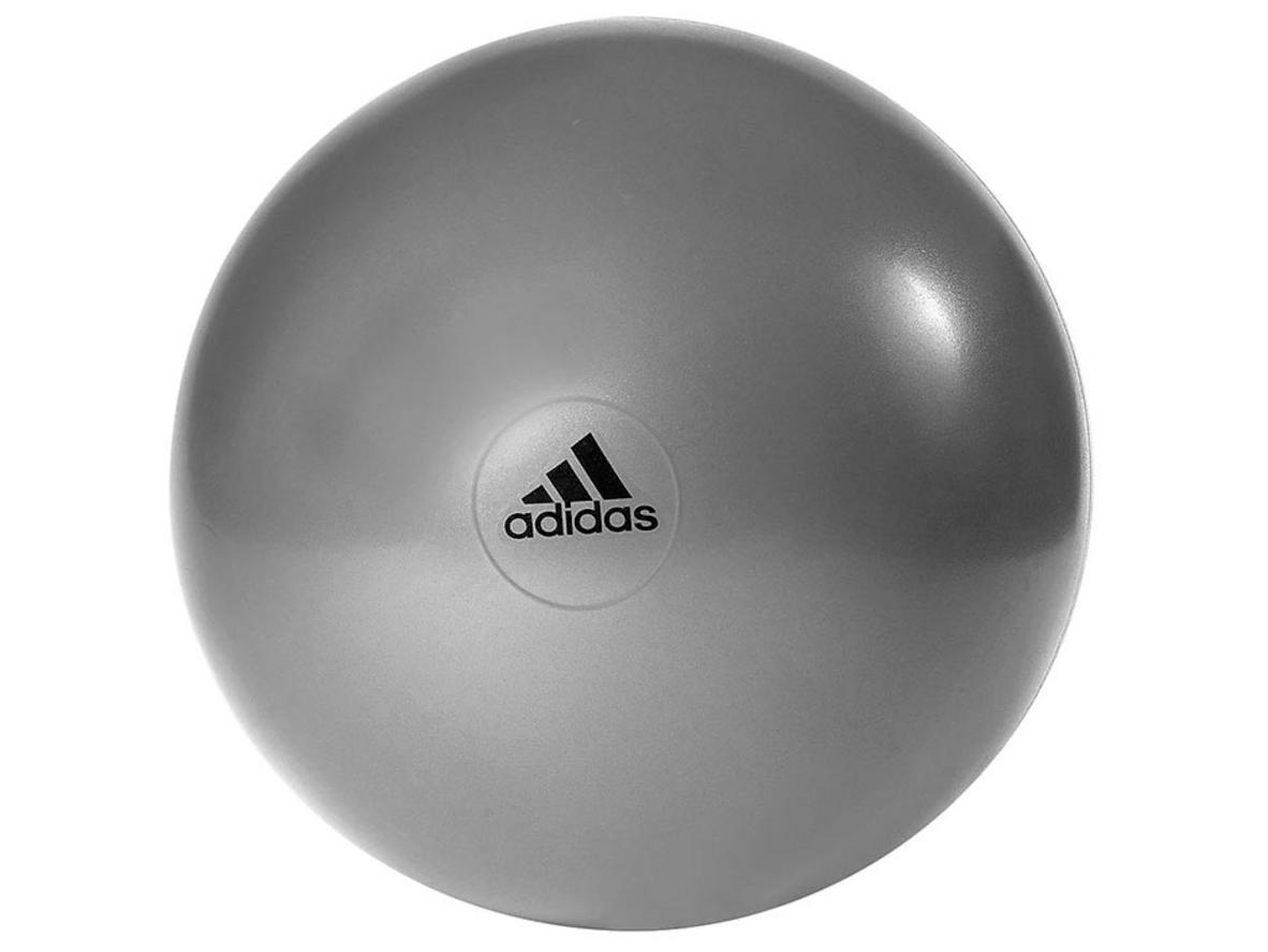 Chất liệu PVC, PP giúp bóng ổn định hơn khi tập core, yoga và vận động nhẹ.