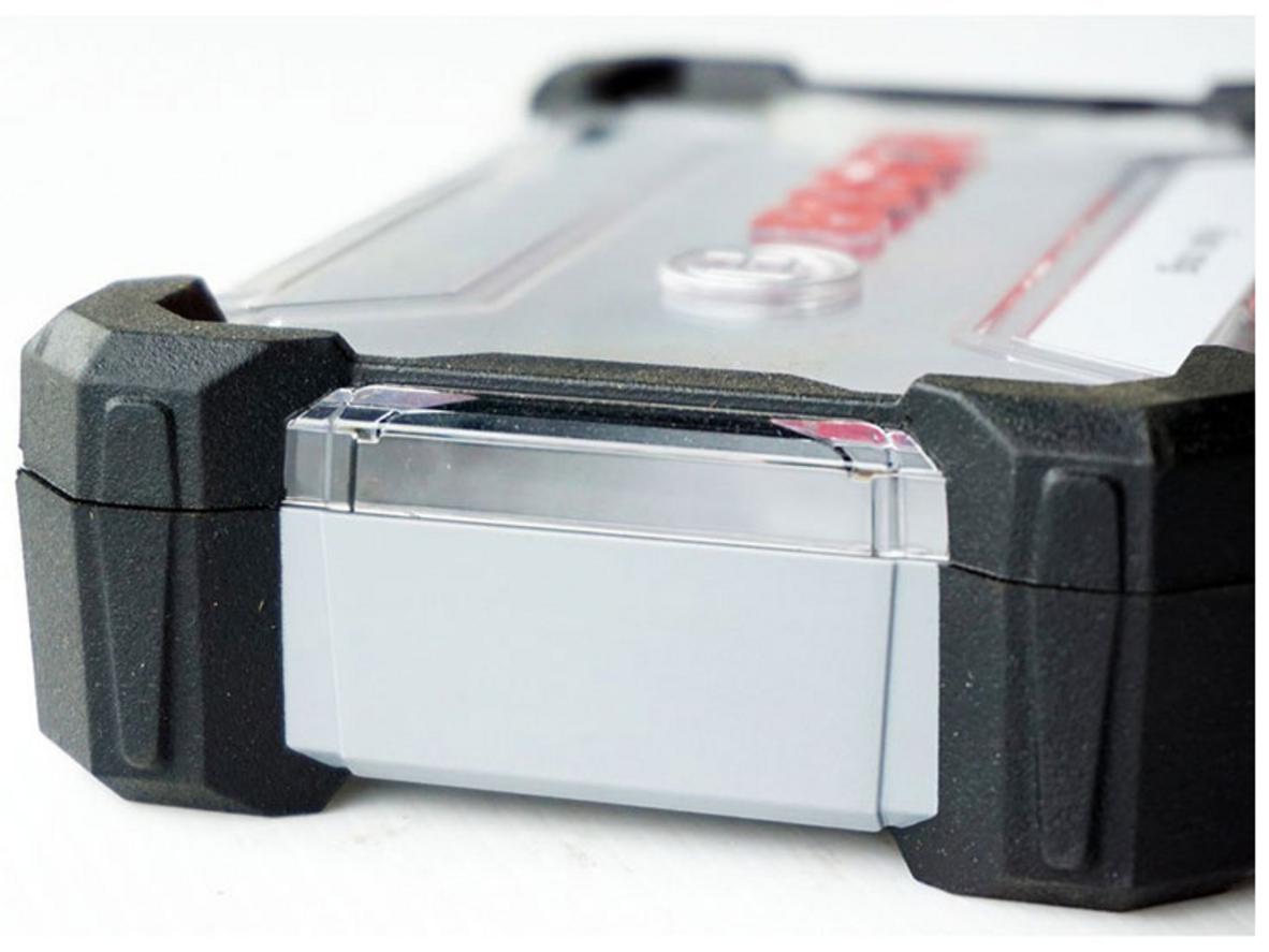 Nắp trong suốt giúp nhìn nhanh phụ kiện bên trong Bosch 2608522362.