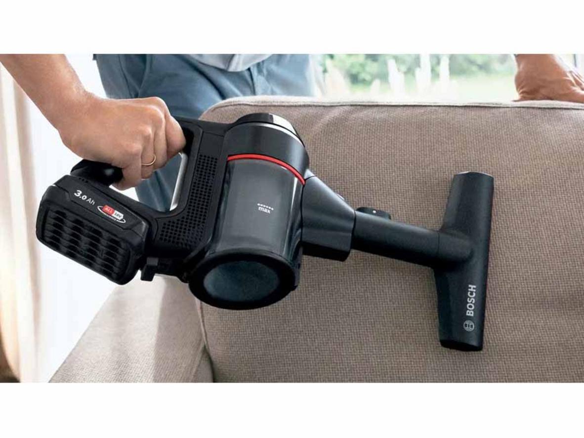 Pin Lithium-ion 18V 3.000 mAh cho thời gian sử dụng khoảng 40 phút.