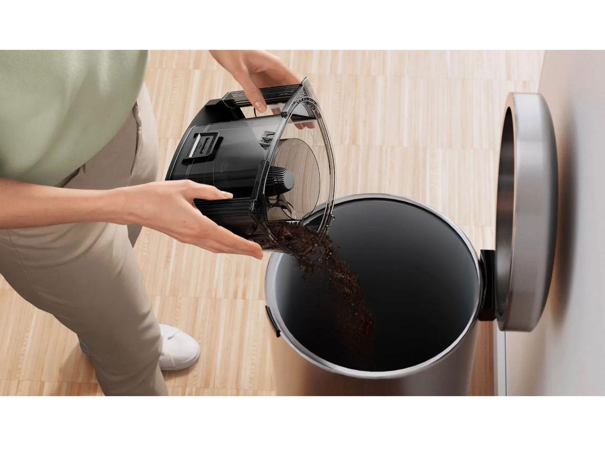 Kích thước gọn giúp Bosch BGS21WPOW dễ cất và dễ di chuyển giữa các phòng.