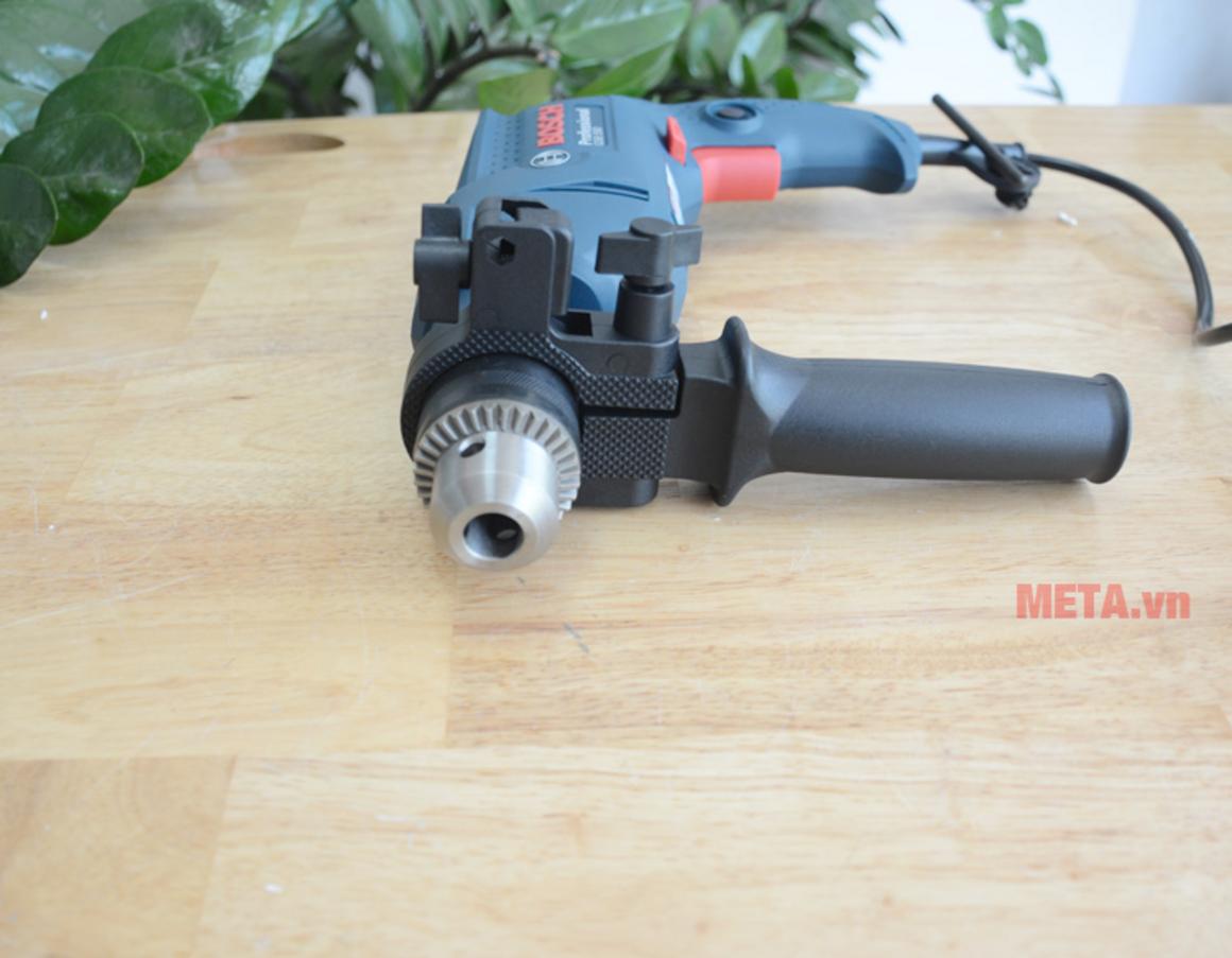 Hộp phụ kiện 90 chi tiết giúp Bosch GSB 550 dùng ngay cho nhiều việc.