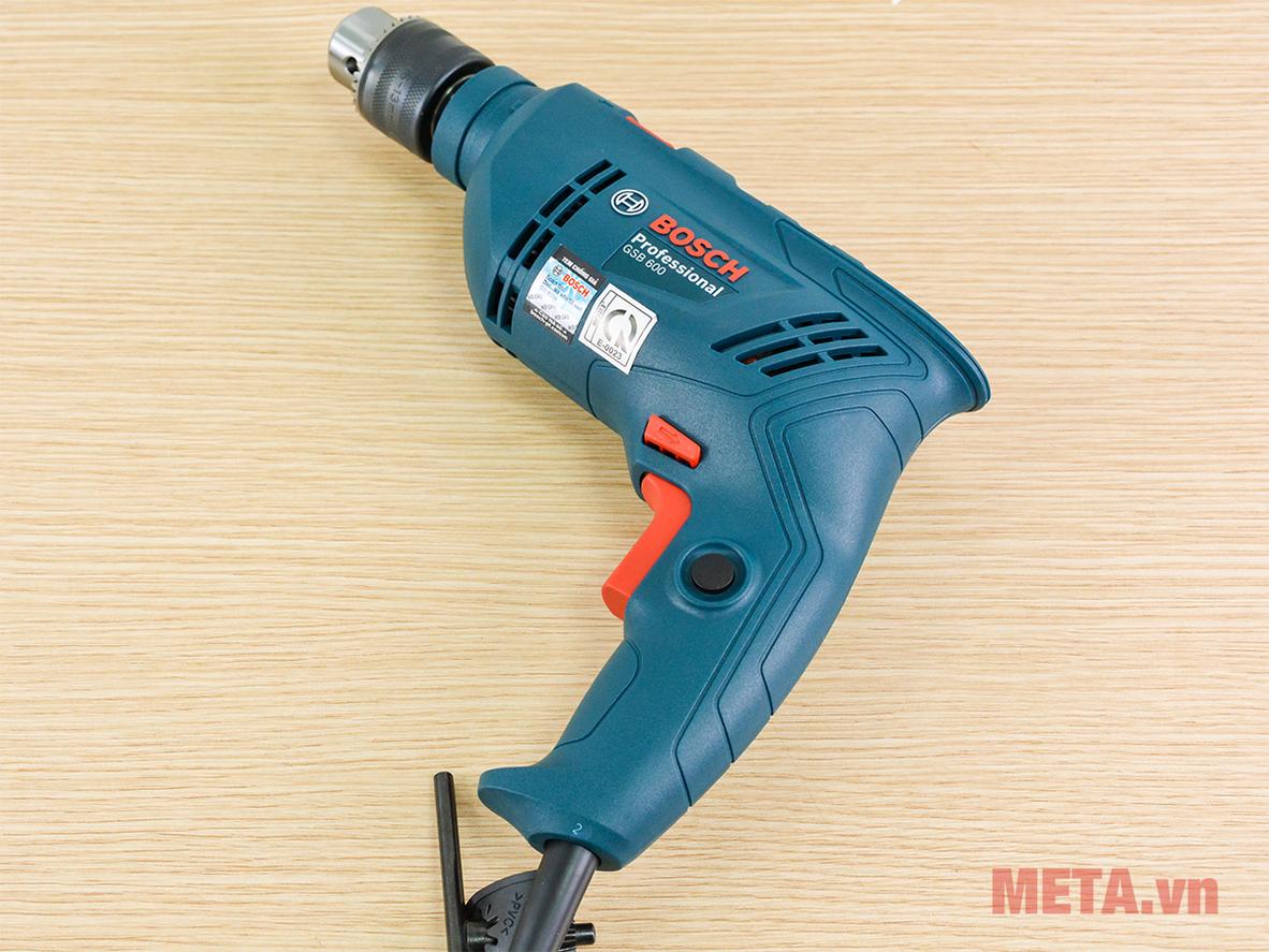 Bosch GSB 600 khoan gỗ, thép và tường nhẹ với bộ 91 phụ kiện đầy đủ.