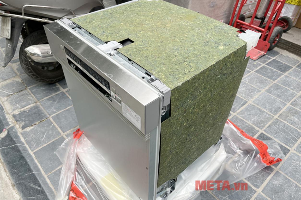 Kích thước 815 x 598 x 573 mm, phù hợp khoang tủ 60 cm.