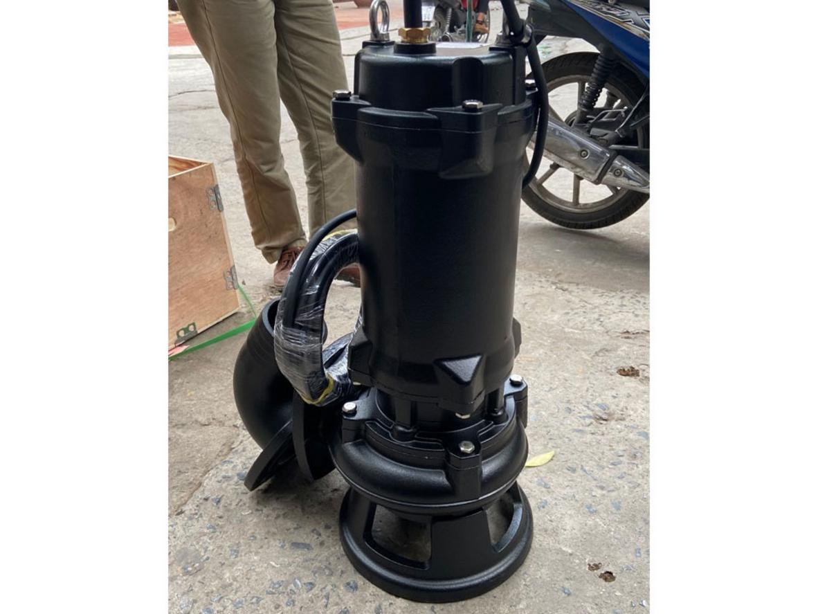 Cánh cắt rác giúp máy xử lý túi nilon, vải mỏng và rác hữu cơ mềm, giảm tắc nghẽn khi vận hành.