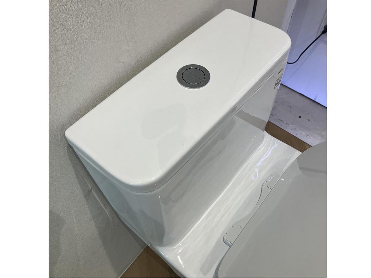 Men sứ Cefiontect trên TOTO MS857DT10 giúp hạn chế bám bẩn và giảm công lau chùi.