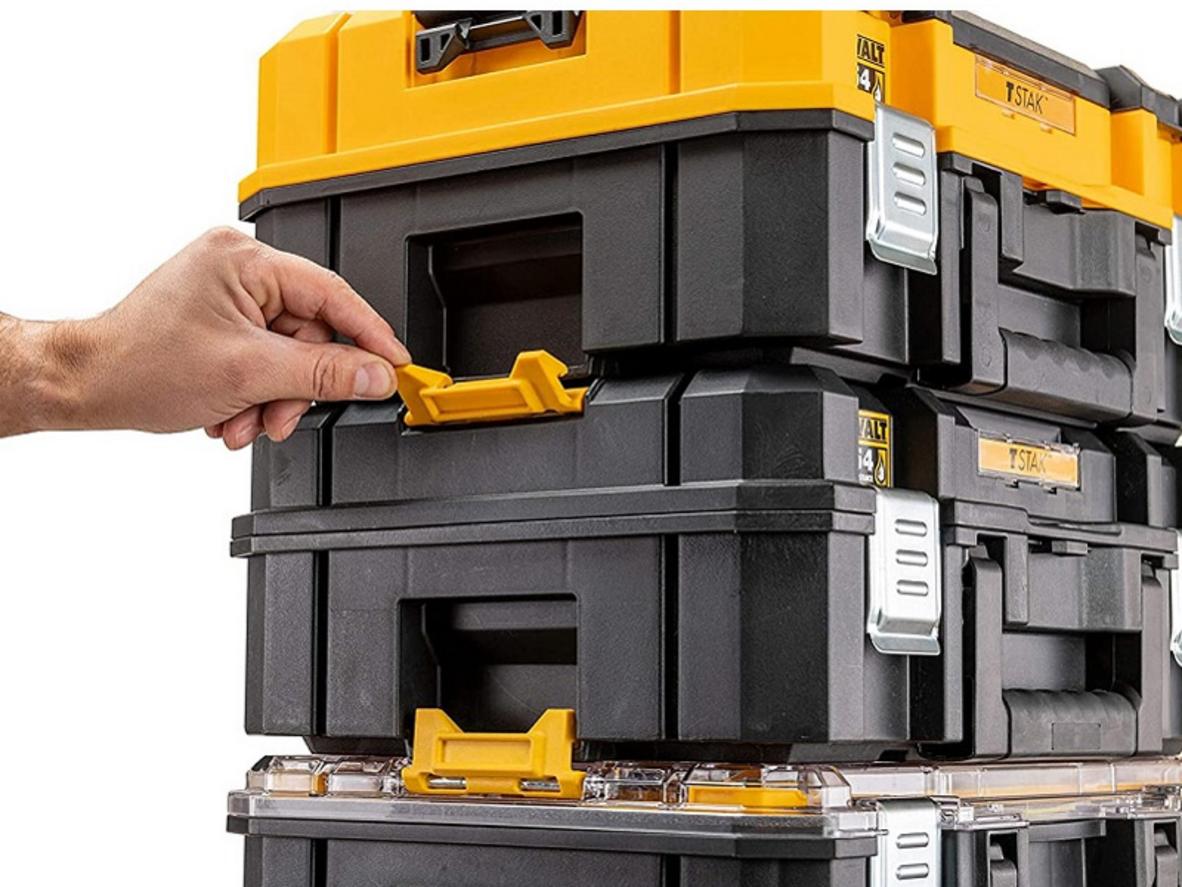 Chống nước IP54 giúp Hộp dụng cụ Dewalt DWST83345-1 yên tâm hơn khi làm việc ngoài công trường.
